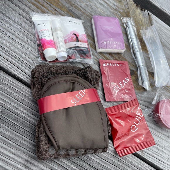 Delta SkyTeam Toiletry Amenity Travel Vacation Go Kit Set Pouch Bag Make Up Case - Picture 2 of 4